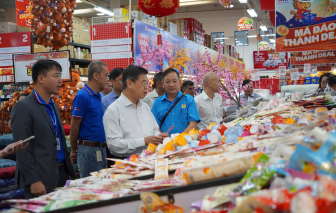 Lãnh đạo TPHCM kiểm tra hàng tết