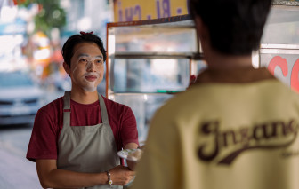 Nửa showbiz Việt hội tụ trong phim tết "Nhà ba tôi một phòng"