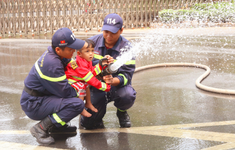 Công an TPHCM mang “Xuân hy vọng” đến bệnh viện