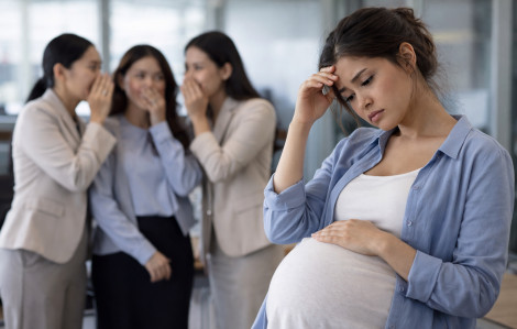 Làm mẹ đơn thân có cần ai cho phép?