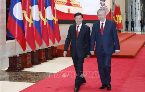 Tổng Bí thư Tô Lâm và Tổng Bí thư, Chủ tịch nước Lào chủ trì Hội nghị thông báo kết quả Đại hội XIV của Đảng Cộng sản Việt Nam