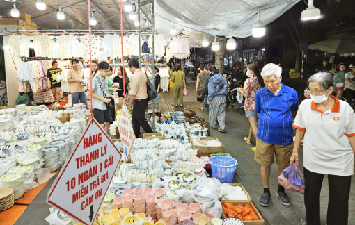 Hàng trăm đợt bán hàng giá tốt cho người lao động