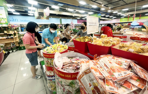 Siêu thị bán xuyên đêm, chỉ nghỉ tết 1 ngày