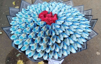 Nguy cơ đi tù vì tặng hoa bằng tiền thật tại 1 nước châu Phi