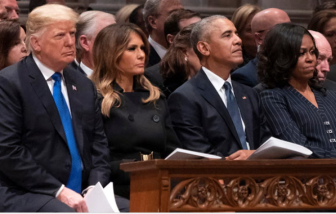 Ông Trump bị cho là phân biệt chủng tộc với vợ chồng cựu tổng thống Obama