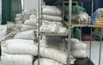 Trộn bột đậu nành với hóa chất thành bột cà phê, mỗi ngày bán gần 1 tấn