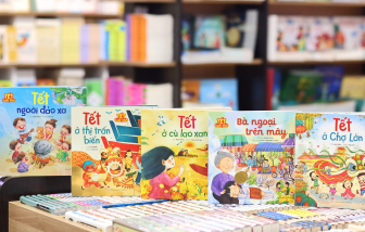 Đất nước vào xuân qua trang sách nhỏ