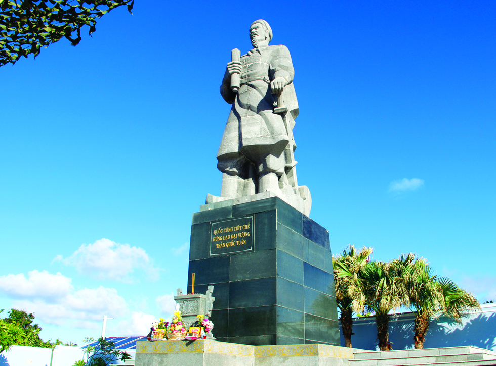 Tượng đài Quốc công tiết chế Hưng đạo đại vương Trần Quốc Tuấn trên đảo Song Tử Tây