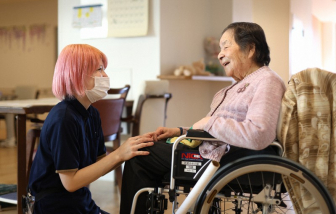 Nhật Bản thay đổi quy định khắt khe về trang phục công sở để thu hút nhân lực