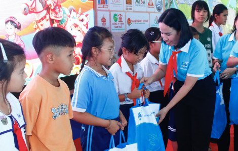 Trao xuân yêu thương đến 3.000 trẻ em yếu thế dịp tết Bính Ngọ