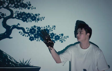 Võ Minh Lâm ra nhạc tết mà… lạ lắm!