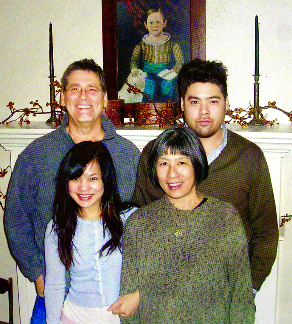 Gia đình Bruce Weigl năm 2007. Hạnh khi này 20 tuổi