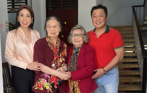 NSƯT Diệu Hiền và chất giọng đáng kinh ngạc khi hát tặng gia đình cố nghệ sĩ Lý Huỳnh