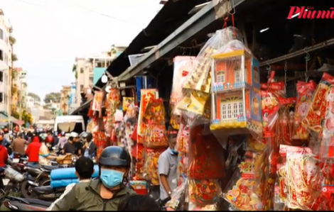 Thị trường đồ lễ cúng Ông Công Ông Táo sôi động bất ngờ, giá cả 'dễ thở'