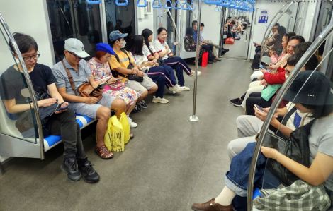 TPHCM tăng lượt tàu tuyến metro và xe buýt phục vụ người dân dịp tết