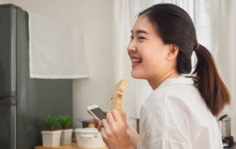 Tết lẽ ra là dịp để chậm lại và được là chính mình