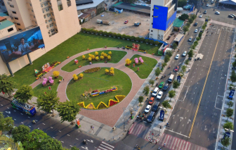 Thêm nhiều đất “vàng” ở TPHCM biến thành vườn hoa tết rực rỡ