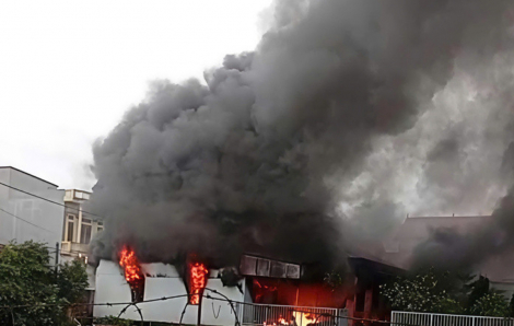 Lửa cùng khói đen bao trùm nhà tình thương ở Bắc Ninh