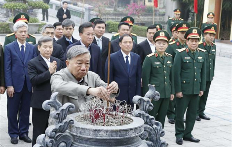 Tổng bí thư Tô Lâm dâng hương tưởng niệm các đồng chí lãnh đạo tiền bối