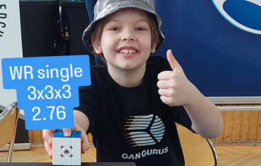 Cậu bé 9 tuổi lập kỷ lục thế giới giải rubik trong 2,76 giây