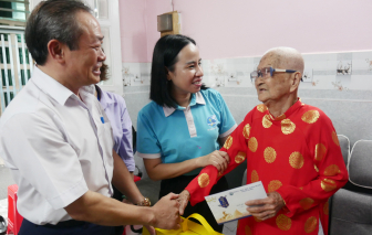 Đoàn đại biểu TPHCM thăm và chúc tết nhiều cá nhân, đơn vị