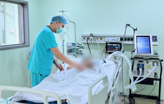 Dùng thuốc lá điện tử, một thanh niên hôn mê