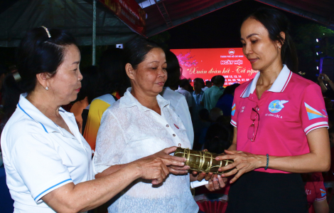 Ấm áp “Xuân đoàn kết – Tết nghĩa tình” ở xã Vĩnh Lộc