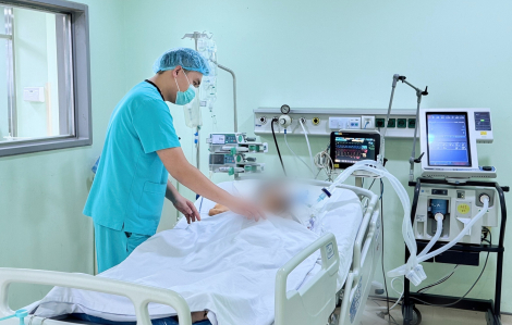 Dùng thuốc lá điện tử, một thanh niên hôn mê