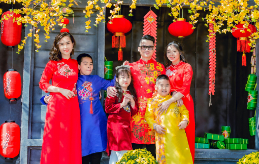 Áo dài tết: Nên chọn màu gì để vừa đẹp vừa mang ý nghĩa may mắn?