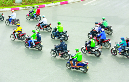 Cận tết, đặt xe công nghệ khó khăn, giá tăng mạnh