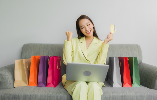 Khi vợ là chiến thần chốt đơn, tiền thưởng trăm triệu cũng bốc hơi theo livestream