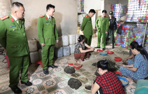 Triệt phá đường dây sản xuất thuốc “đông y cổ truyền” từ bột bắp và thuốc tây