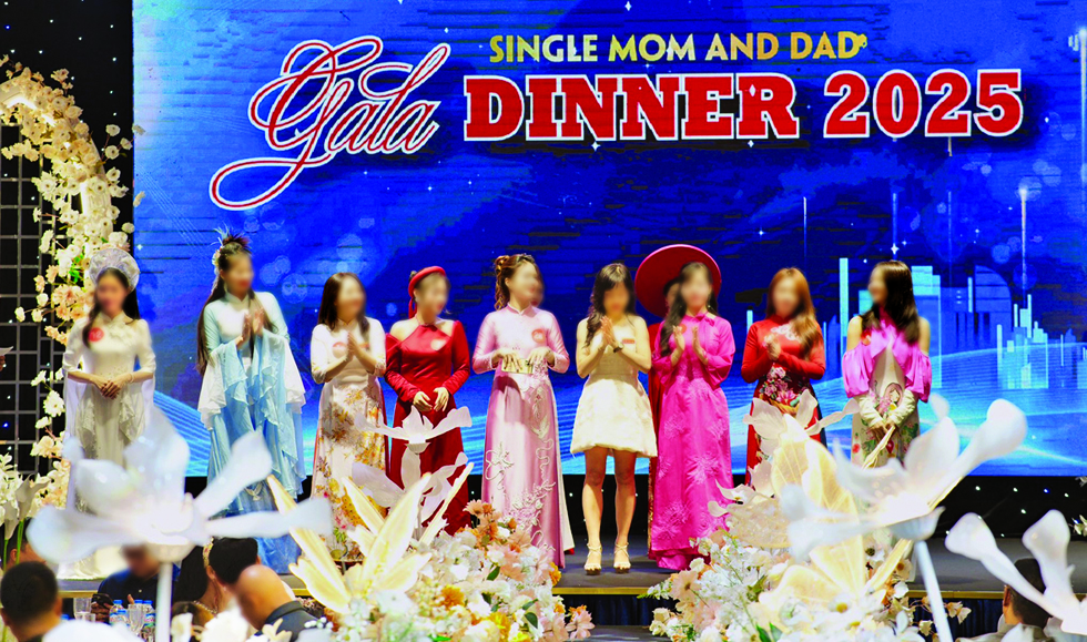 Gala thường niên của hội các ông bố bà mẹ đơn thân - ẢNH: B.T.