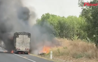 Xe tải cháy ngùn ngụt trên cao tốc Phan Thiết - Dầu Giây, giao thông ùn ứ