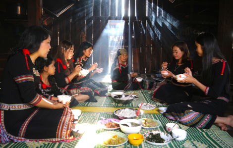 Hương tết dưới mái nhà dài Ê Đê