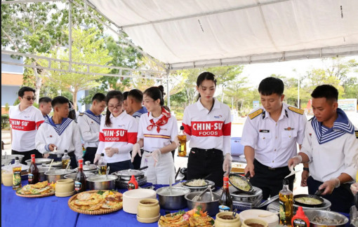 Mang nước mắm CHIN-SU cá cơm Biển Đông đến với lính đảo