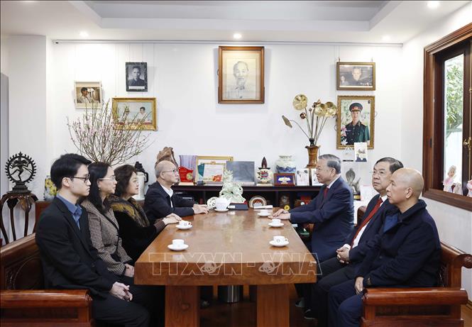 Tổng Bí thư Tô Lâm với thân nhân gia đình Thủ tướng Chính phủ Phạm Văn Đồng