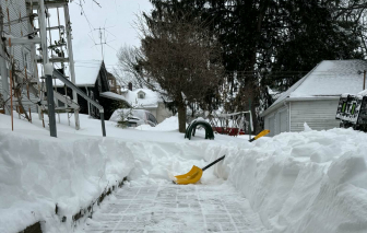 Giữa bốn bề là tuyết, nhớ làm sao không khí tết quê hương