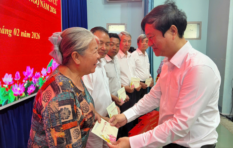 Thành ủy TPHCM tặng quà 37 bí thư chi bộ có hoàn cảnh khó khăn