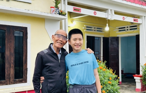 Tết này, con tôi về quê ăn tết với ông cố