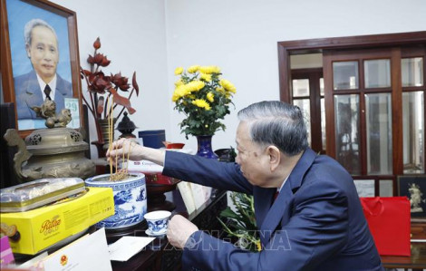 Tổng Bí thư Tô Lâm dâng hương tưởng niệm Thủ tướng Phạm Văn Đồng