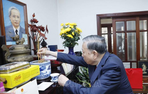 Tổng Bí thư Tô Lâm dâng hương tưởng niệm Thủ tướng Phạm Văn Đồng