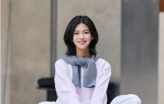 Áo len kết hợp quần ống rộng dễ mặc, tôn dáng