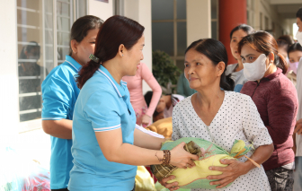 Phường Thuận Giao tặng 622 phần quà tết cho phụ nữ, trẻ em có hoàn cảnh khó khăn