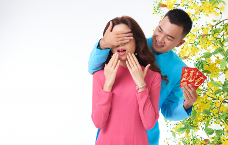 Quà tặng lễ tình nhân của chồng: Đợi vợ cùng về quê ăn tết