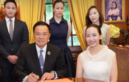 Thủ tướng Thái Lan đăng ký kết hôn với bạn gái kém 19 tuổi