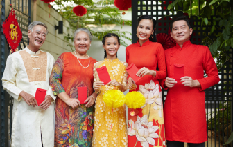 Ảnh tết đầy máy, thiếu một tấm ảnh gia đình