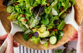 Bí quyết ăn ngon mà không lo tăng cân mùa lễ hội