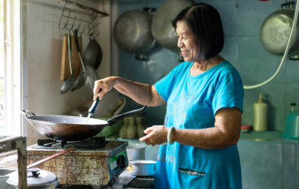 Giành mẹ ngày tết