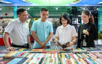 Đường sách tết Bính Ngọ 2026 sẵn sàng đón khách du xuân